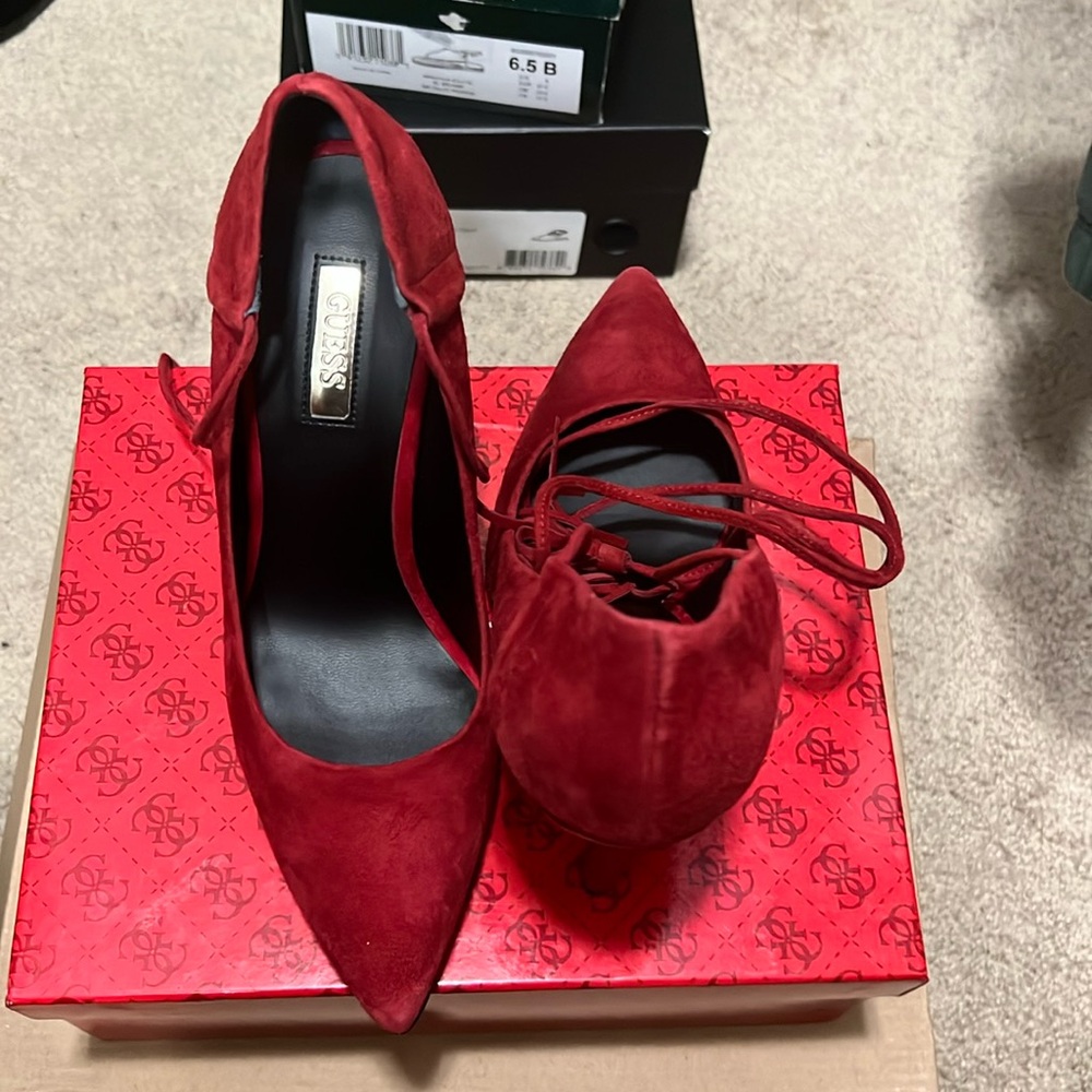 GUESS medium red suede sandals